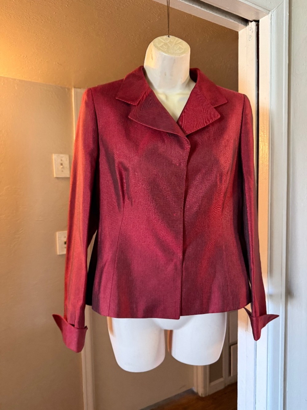 AKRIS A-K-R-I-S RED METALLIC BLAZER SIZE 8 SILK